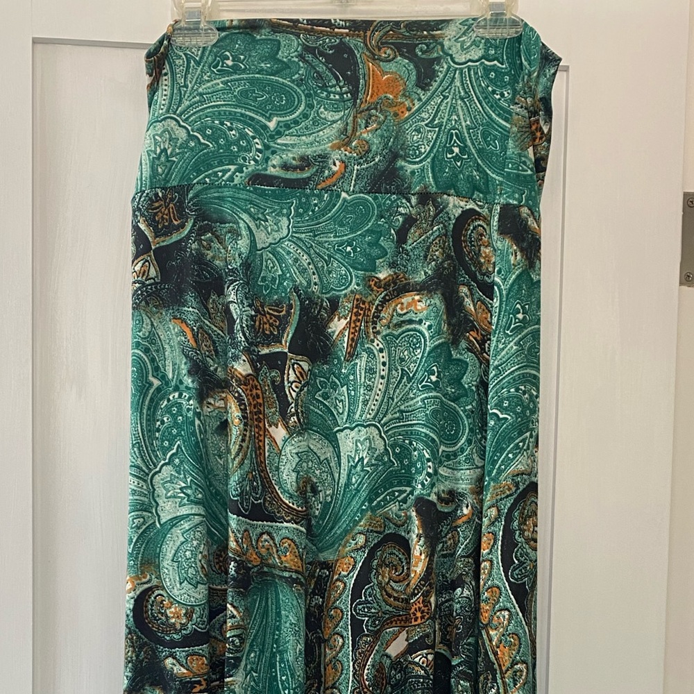 Perfect for the office or a night out!  This skirt is flowy and ultra comfy!
